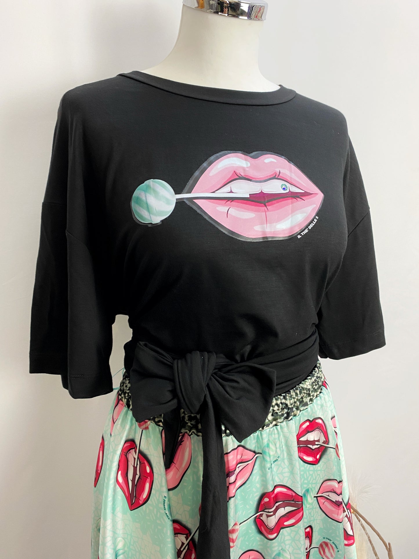 MAGLIA TEA LIQUIRIZIA LIPS PRINT- IL THE DELLE 5