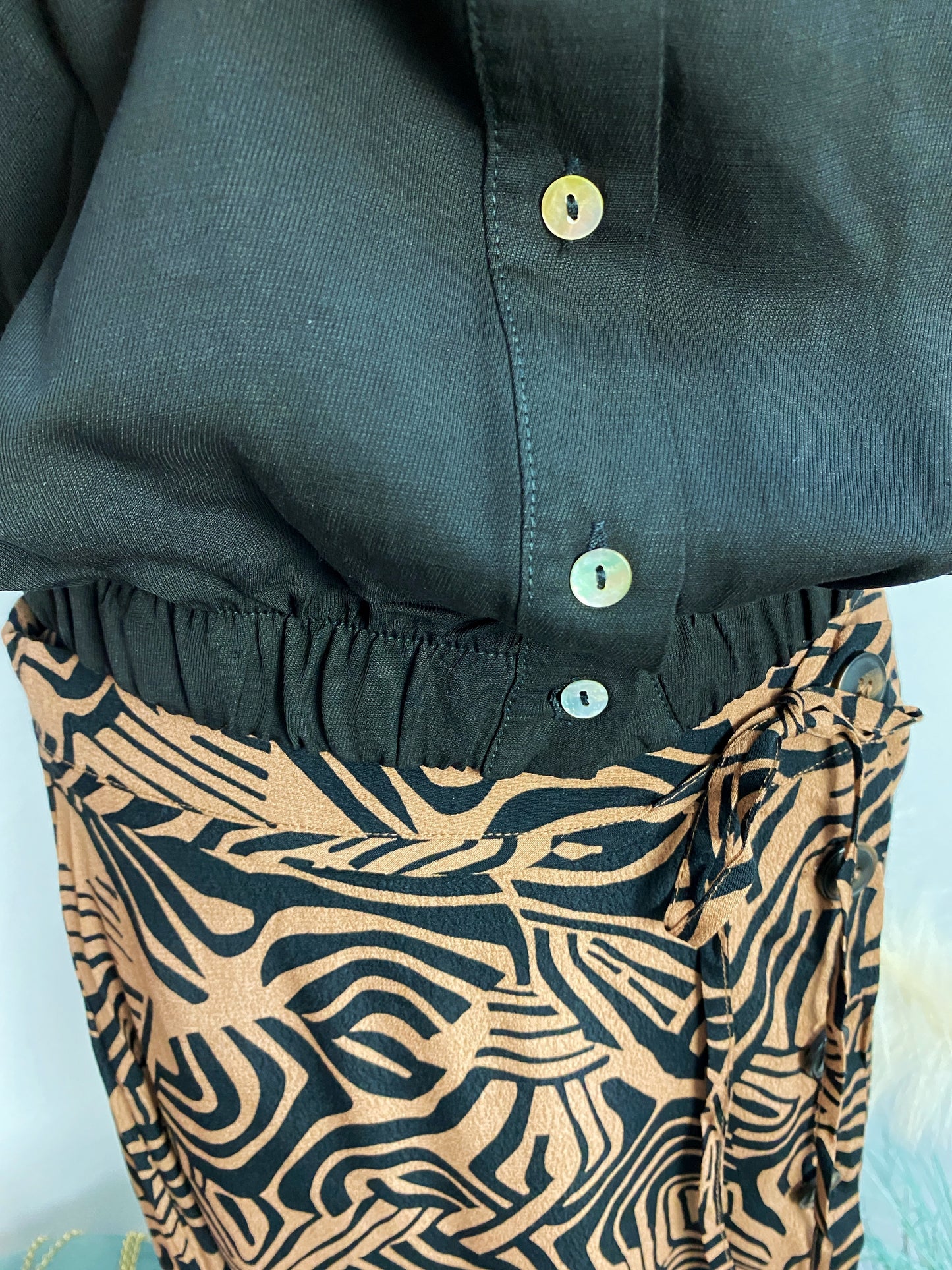 CAMICIA NERA CON ELASTICO IN VITA- ANITIE'